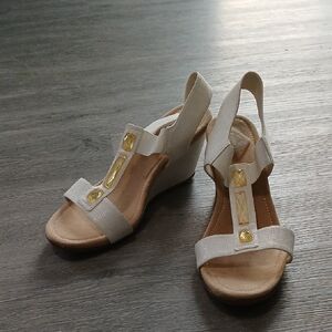 St John''s Bay flex form White Wedge Sandals with Gem Accents Sz 10 NWOT
